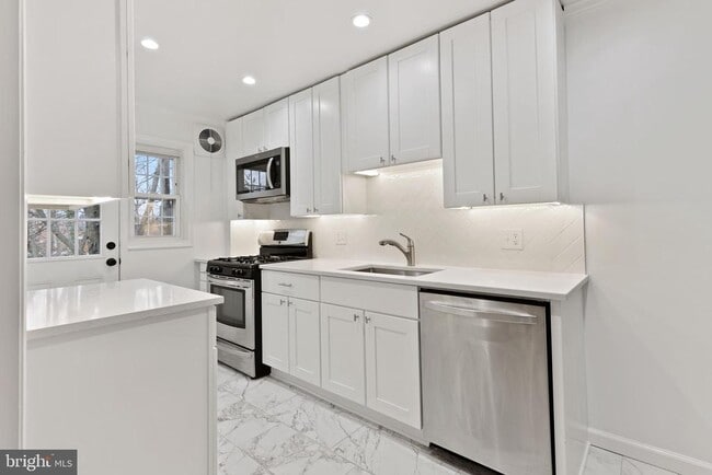 Building Photo - 1667 Hardwick Rd