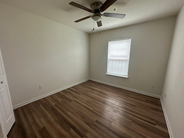 Building Photo - Spacious 4 Bedroom Home With Washer And Dryer Included