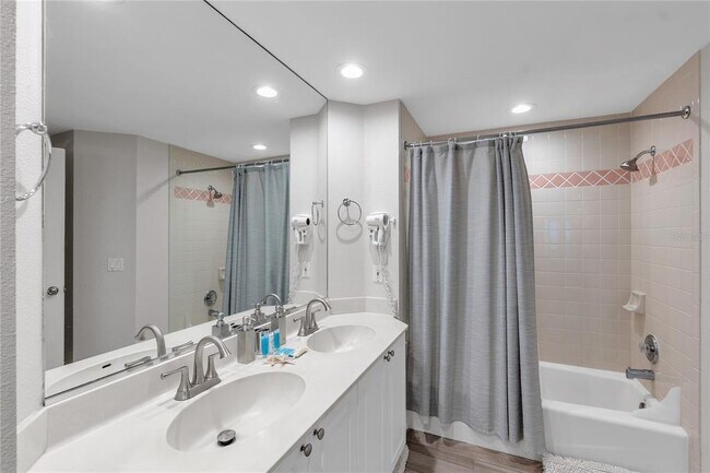 Building Photo - 3401 54th Dr W