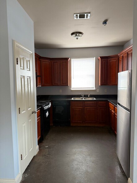 Building Photo - 2948 Magnolia Ct