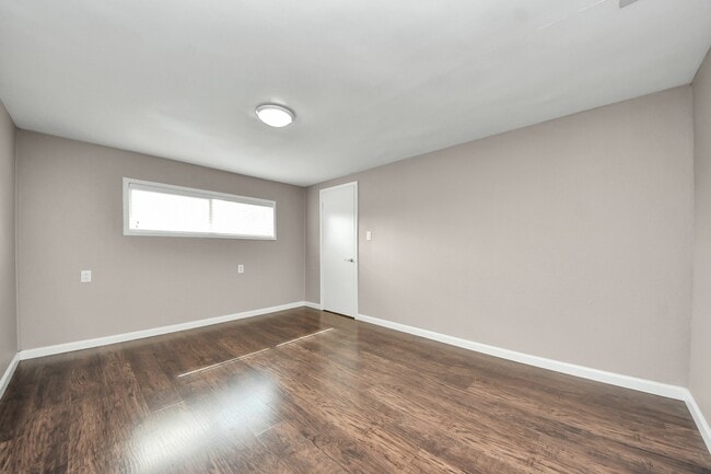 Building Photo - 5747 Turtle Creek Rd