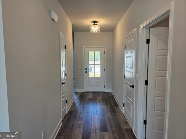 Building Photo - 123 Susan Dr