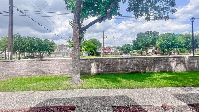 Building Photo - 13 River Creek Way