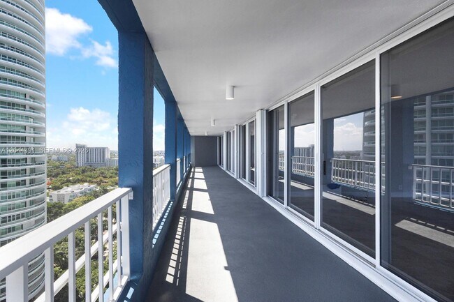 Building Photo - 1627 Brickell Ave