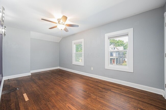 Building Photo - 906 S Champion Ave