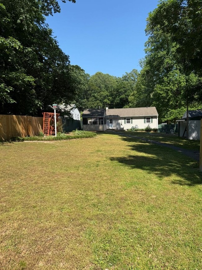 Building Photo - 2 Bedroom 1 Bath Rancher with Incredible Yard & Bonus Spaces