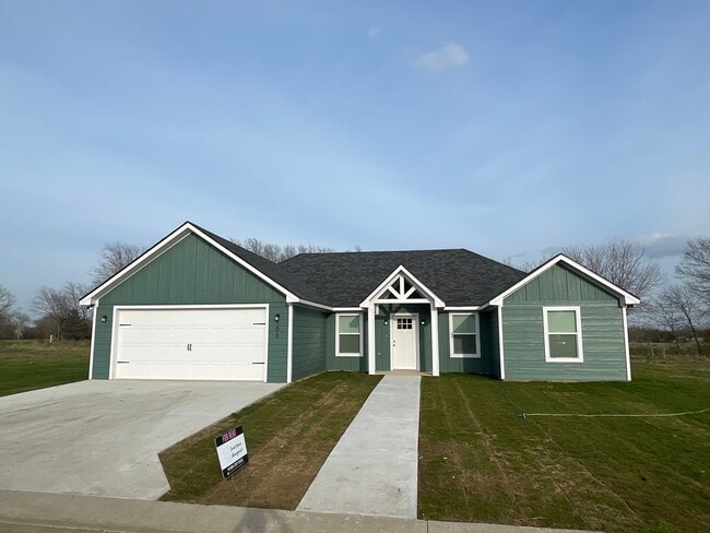Primary Photo - Cozy 3 bed, 2 bath close to Choctaw Casino