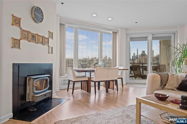 Primary Photo - 600 Harbor Blvd