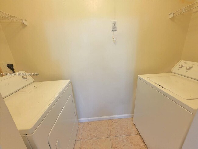 Building Photo - 4402 SW 160th Ave