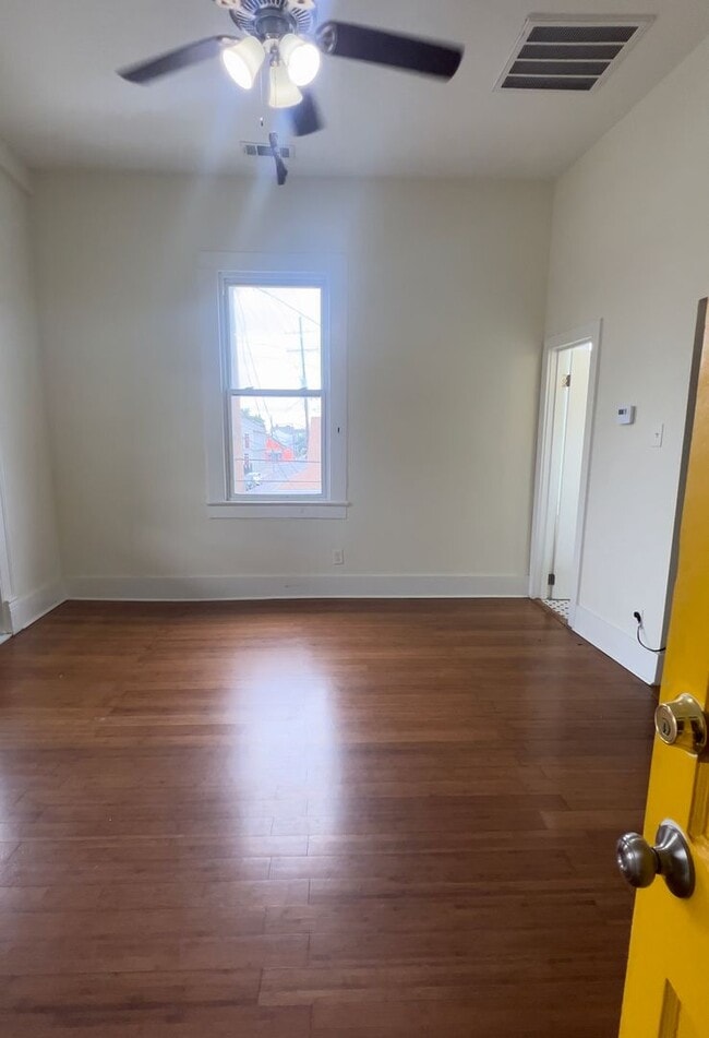 Building Photo - Newly Renovated Uptown Apt with Balcony in Historic Building