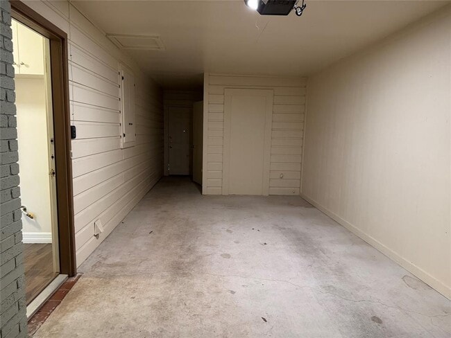 Building Photo - 2304 Mesquite Ln
