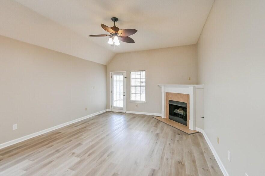 Building Photo - 8262 Regal Bend Dr