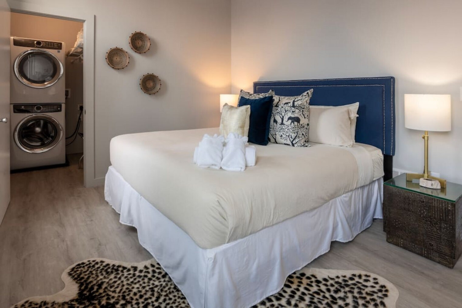 Building Photo - 1906 Elm St