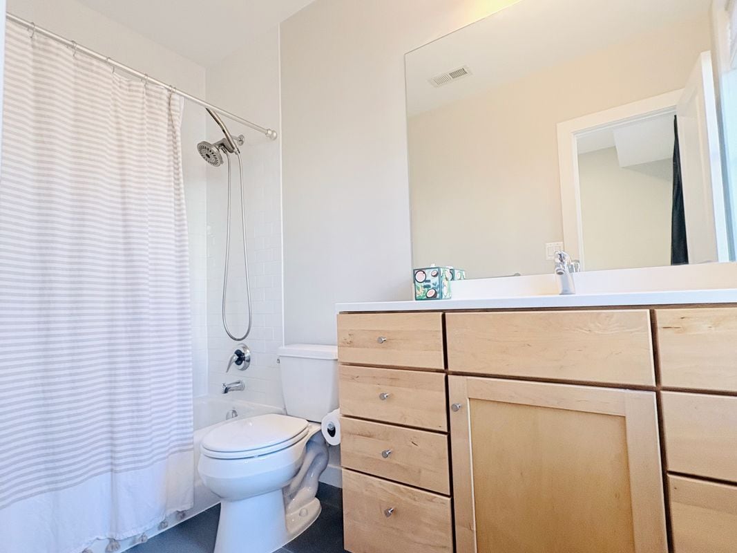 Building Photo - 1123 6th St NW