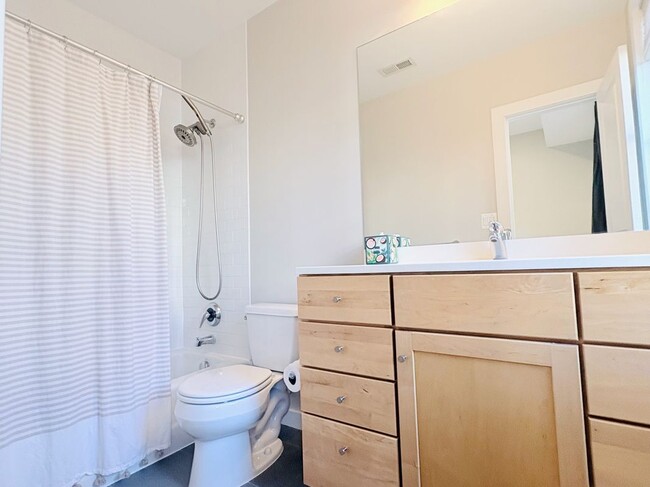 Building Photo - 1123 6th St NW