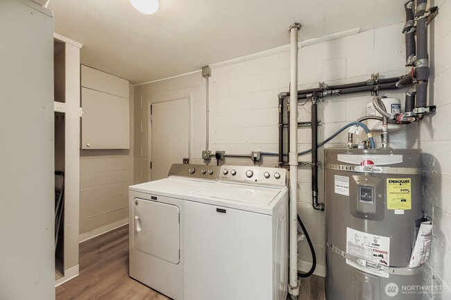 Building Photo - SHORT TERM ONLY THROUGH JULY 2026 Private ...