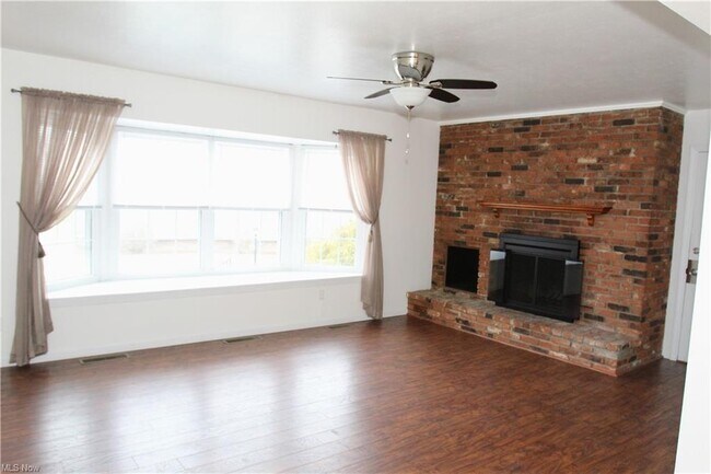 Building Photo - 6910 Carriage Hill Dr