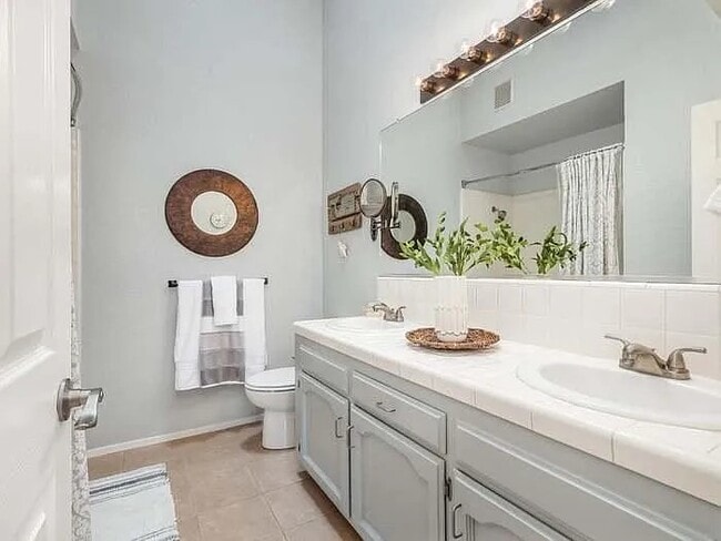 Building Photo - 178 N Magnolia Ave