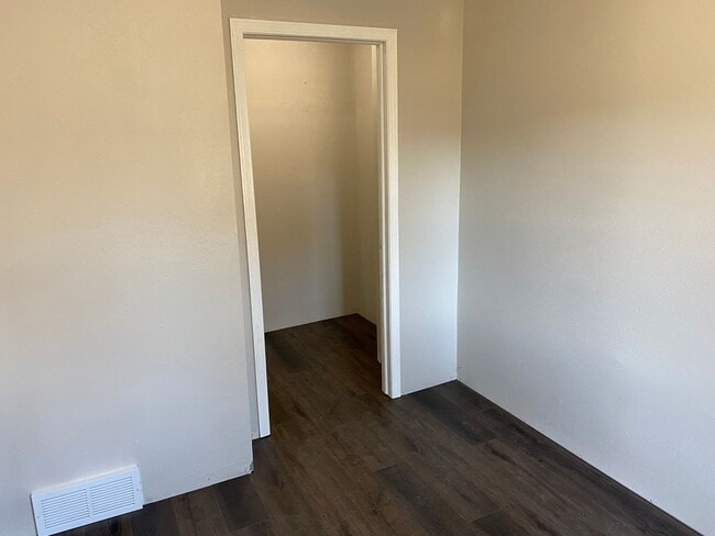 Building Photo - 500 Pier St