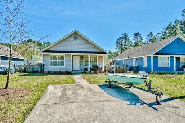 Building Photo - PRICE DROP!! Great 3-bedroom Florida cottage located in the heart of the Town of Santa Rosa