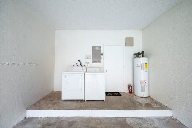 Building Photo - 1210 Sorrento Dr