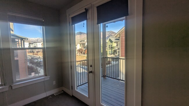 Living room looking to balcony - 315 E Oak Hollow Dr