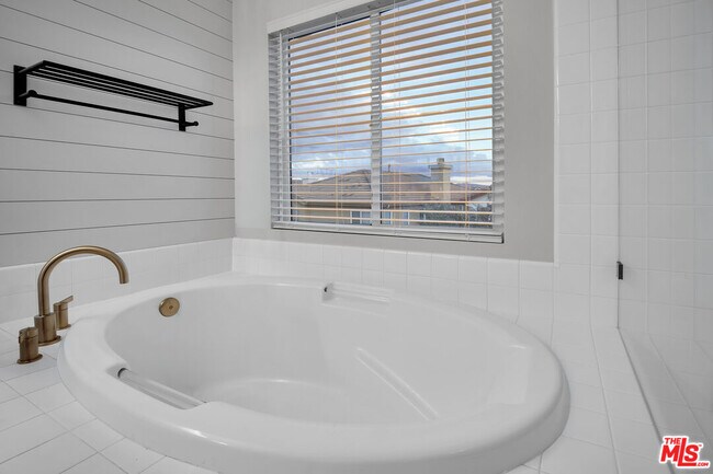 Building Photo - 24130 Tango Dr