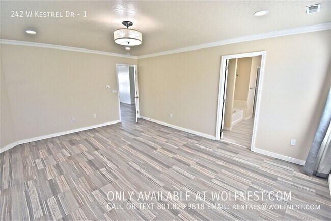 Building Photo - 242 Kestrel Dr