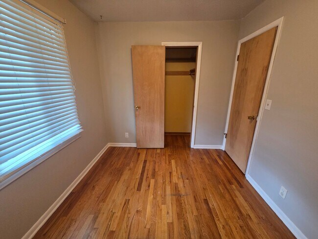 Building Photo - Charming Westside ranch with updates throu...
