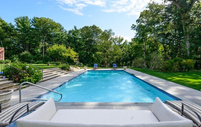 Building Photo - 393 Oyster Bay Road