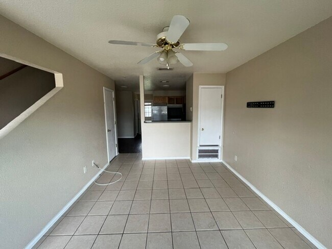Building Photo - 4411 Abigail Dr