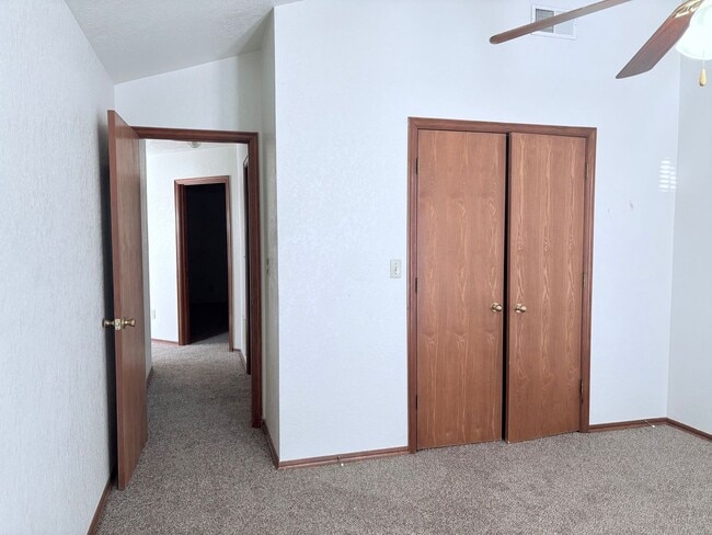 Building Photo - 3200 Ridgecrest Ct