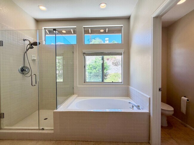 Building Photo - Spacious Five Bedroom in Rancho Del Oro