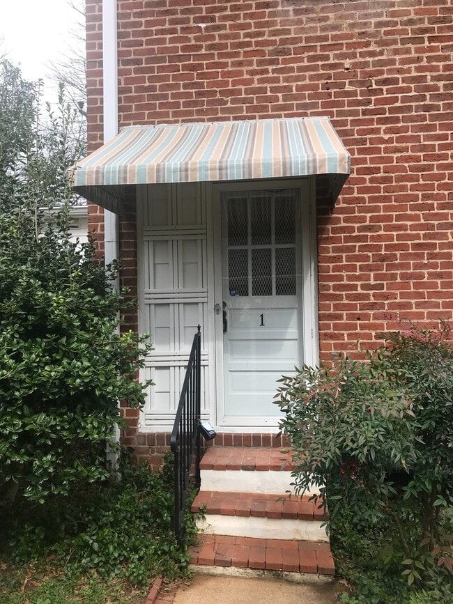 Building Photo - Coming Soon!! 2 Bedroom/ 2 bath Unit! Supe...
