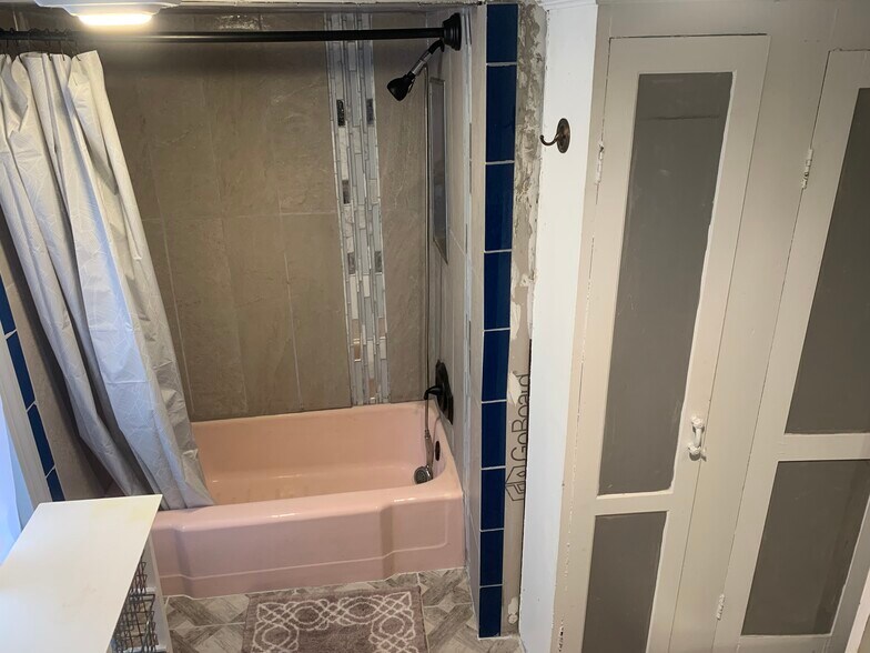 Building Photo - 64 Elmwood Ave