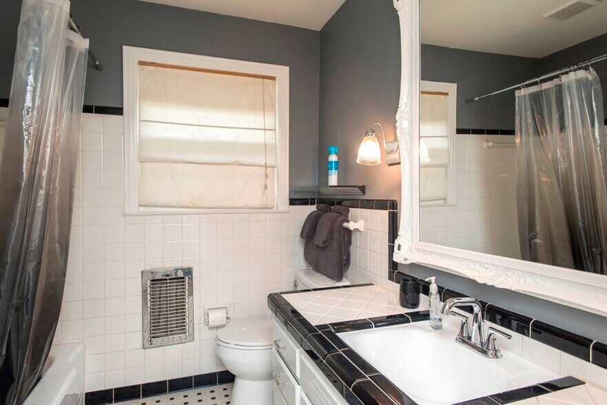 Bath 1 - 1803 Ashwood Ave
