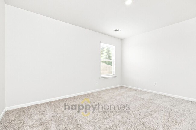 Building Photo - 4 Bedroom, 2.5 Bathroom in Cane Bay of Summerville