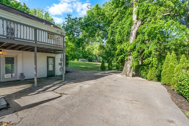 Building Photo - 702 Canebrake Dr