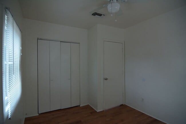 Building Photo - Charming 1 Bedroom 1 Bath! Central Tucson Location! Minutes from the UofA!