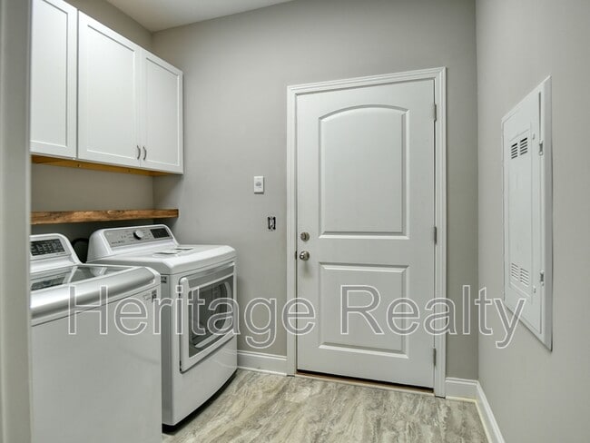 Building Photo - 2212 Scarlet Tanager St