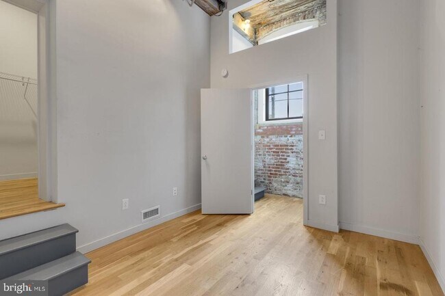 Building Photo - 1737 N Howard St