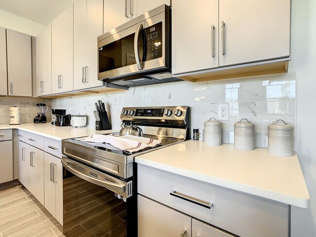 Building Photo - 820 Longboat Dr