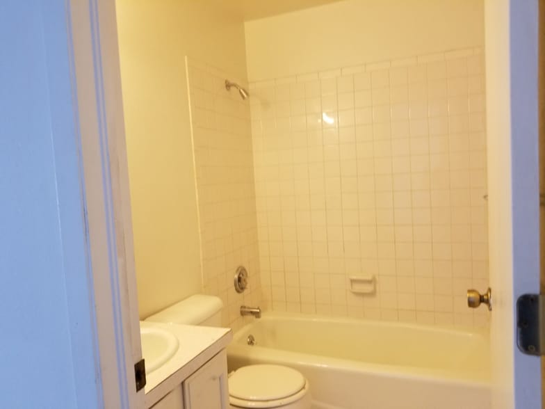 Building Photo - 1021 S Wisconsin Ave