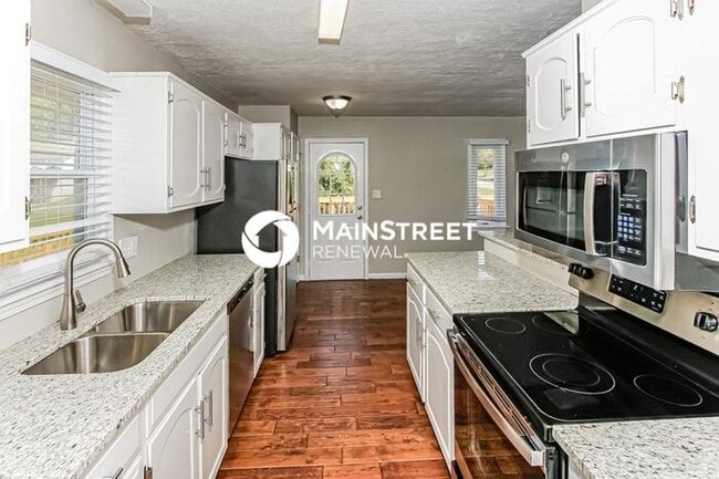 Building Photo - 3 Bedroom Pet-Friendly Home in LEAVENWORTH, KS with Main Street Renewal