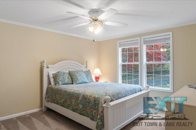 Building Photo - Lakefront Rental in Long Branch Shores