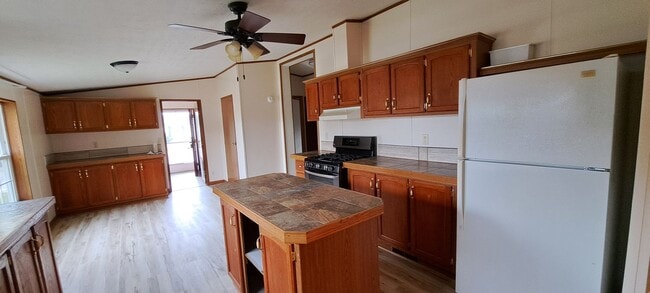 Building Photo - Ranch style 3 BR 2 BA