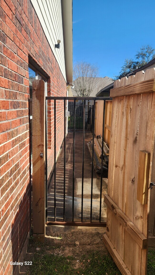 Building Photo - 4914 Trailing Clover Ct