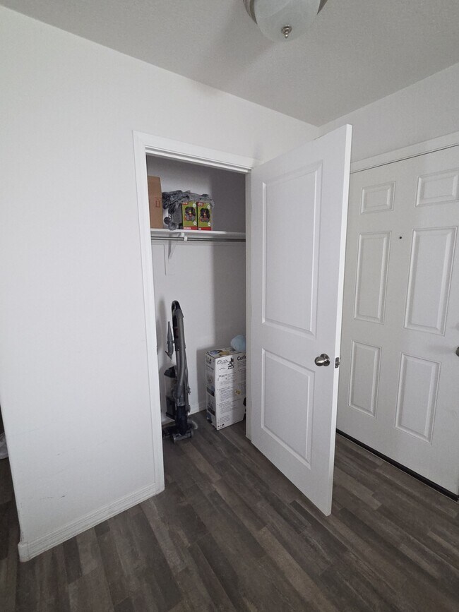 Building Photo - 2061 E Julian Dr