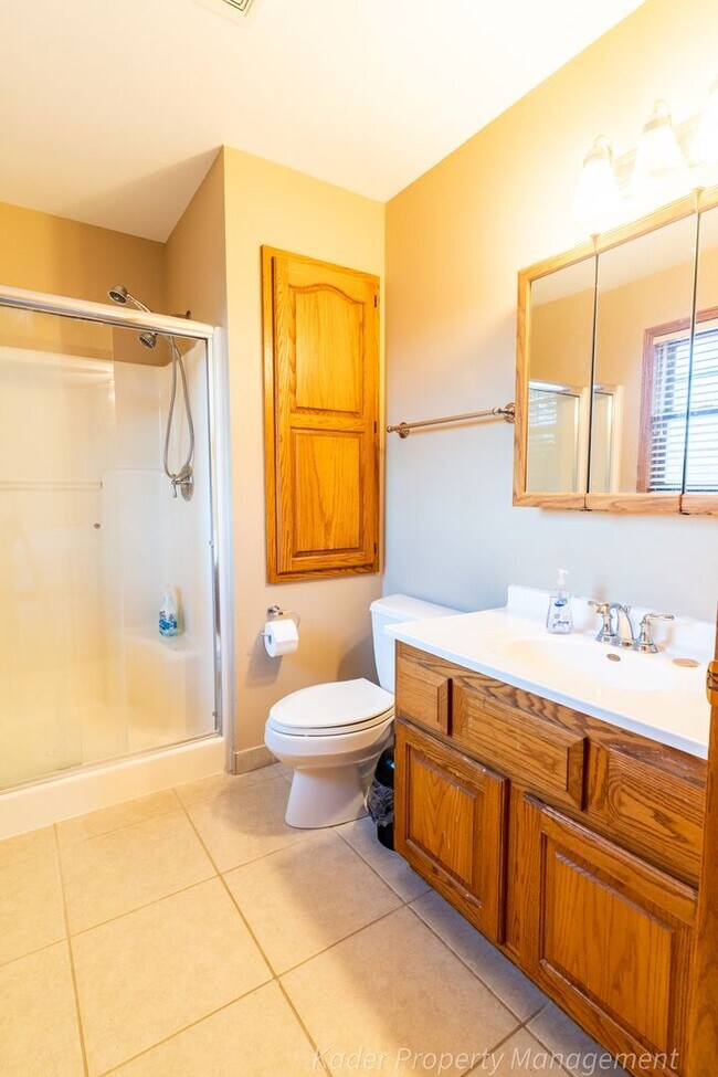 Building Photo - 731 Matts Dr