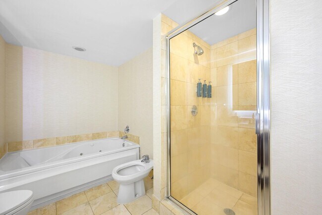 Building Photo - 17375 Collins Ave